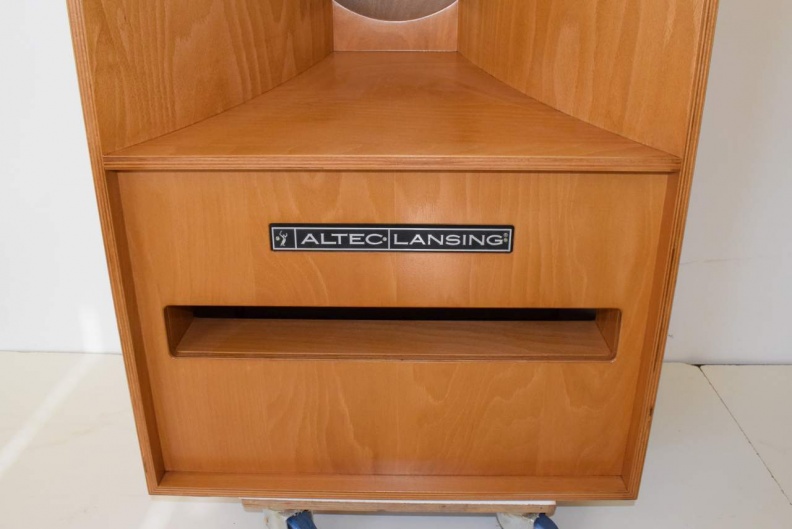 VOTT 828 Goldteak 09